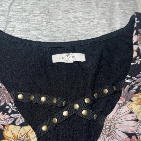 Maurice’s Floral top - Picture 2 of 3